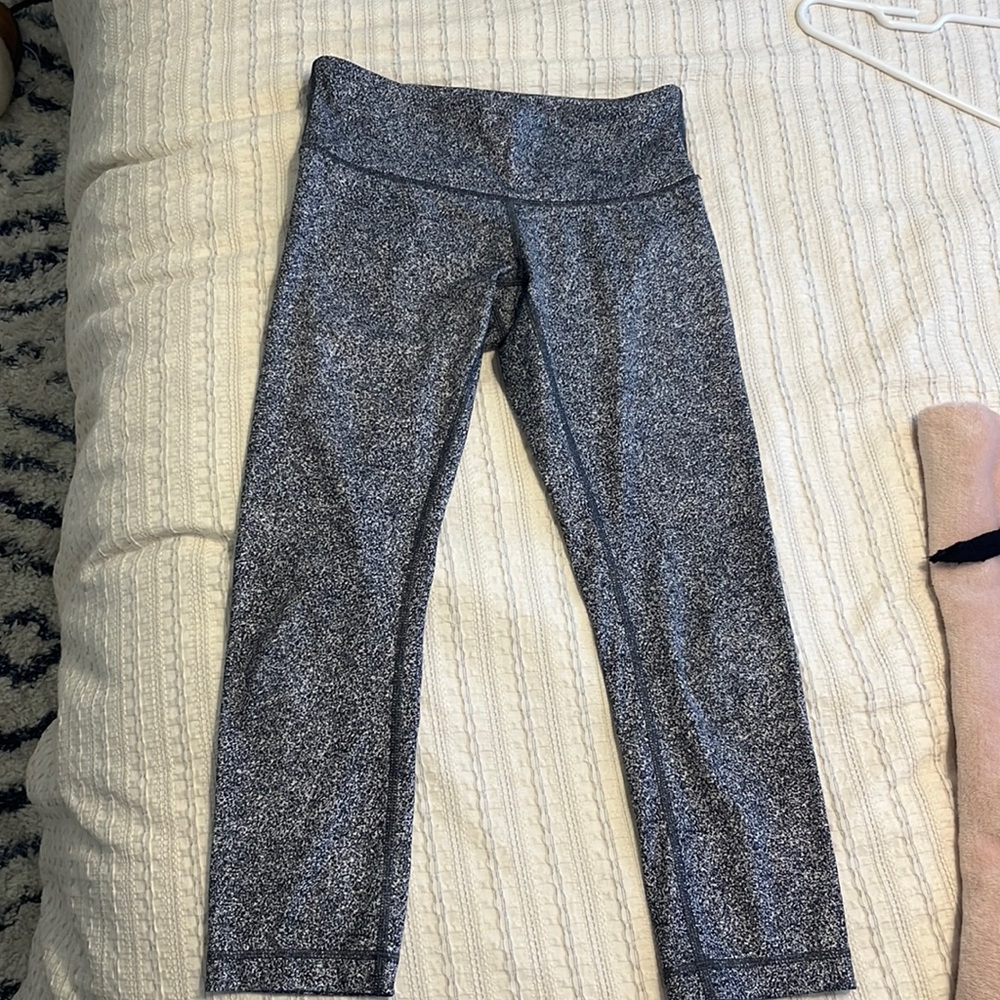 Lululemon 3/4 length leggings. Size 4. Great condition.